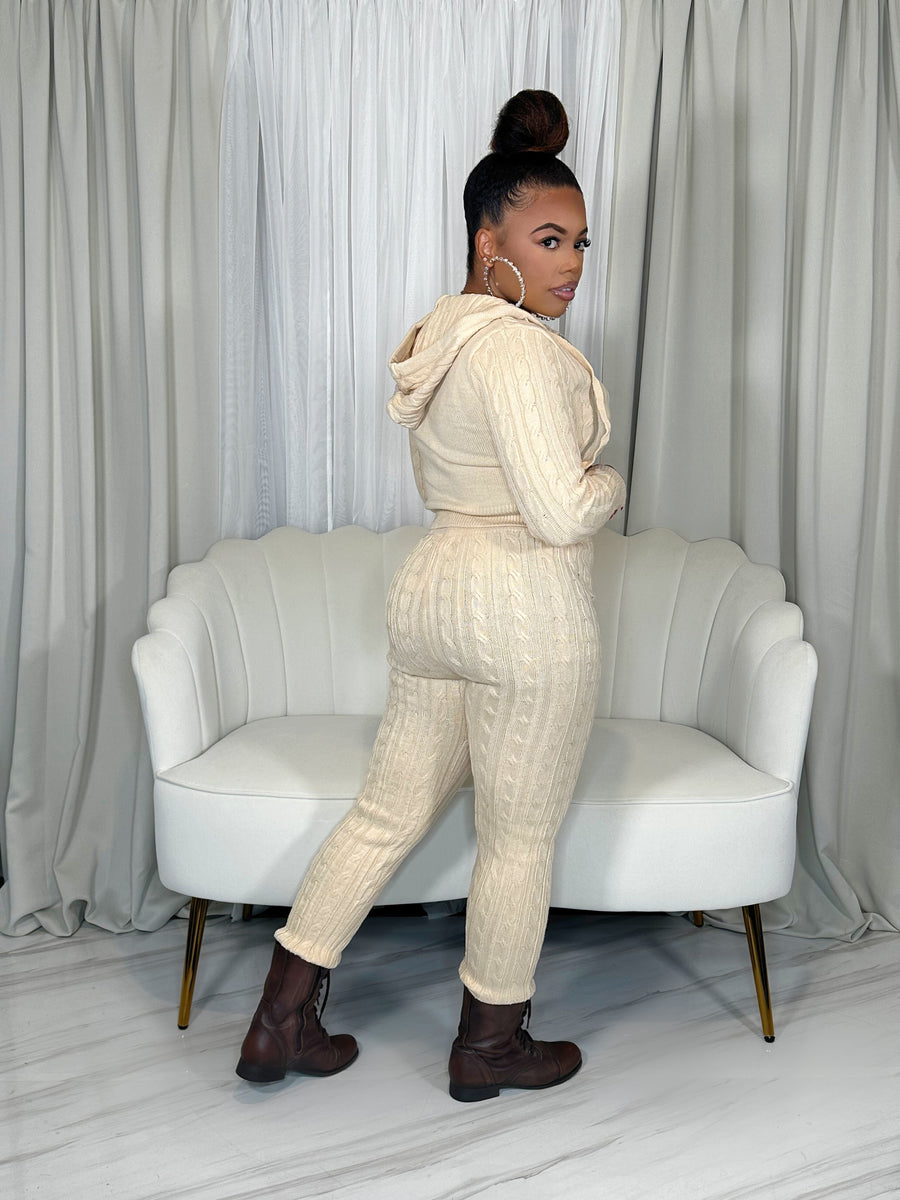 cream-two-piece-set-cable-