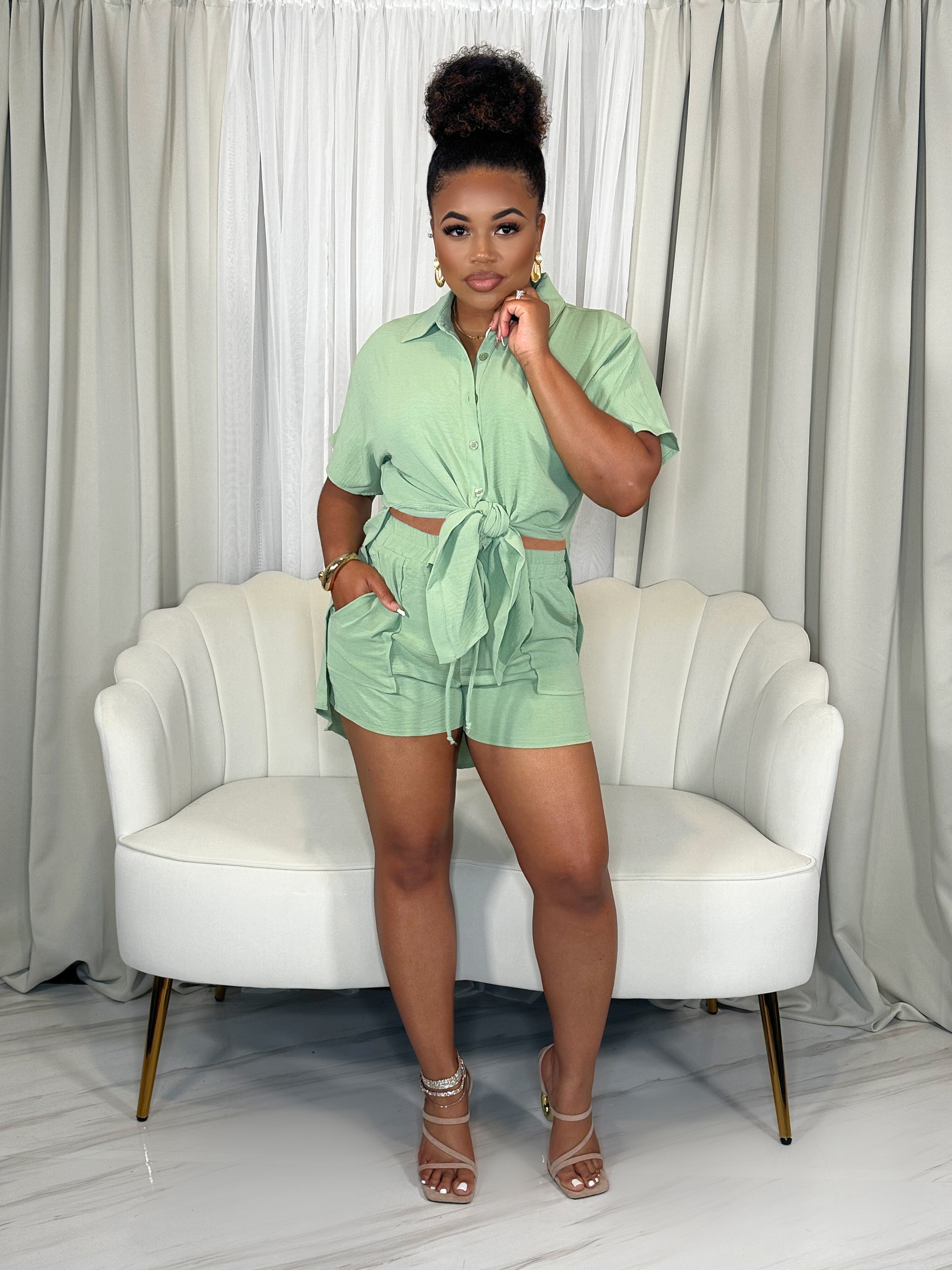 wo-piece matching outfit in light green – button-up top and shorts by KASH Queen